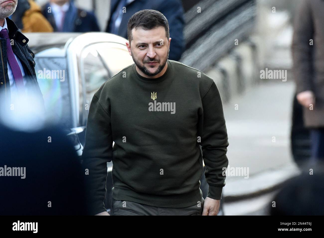 London, Großbritannien. 8. Februar 2023. Der ukrainische Präsident Volodymyr Zelensky besucht das Vereinigte Königreich überraschend, zum ersten Mal seit der Invasion seines Landes durch Russland im Jahr 2022, um ein Treffen mit dem Premierminister des Vereinigten Königreichs Rishi Sunak in der Downing Street abzuhalten. Kredit: MARTIN DALTON/Alamy Live News Stockfoto