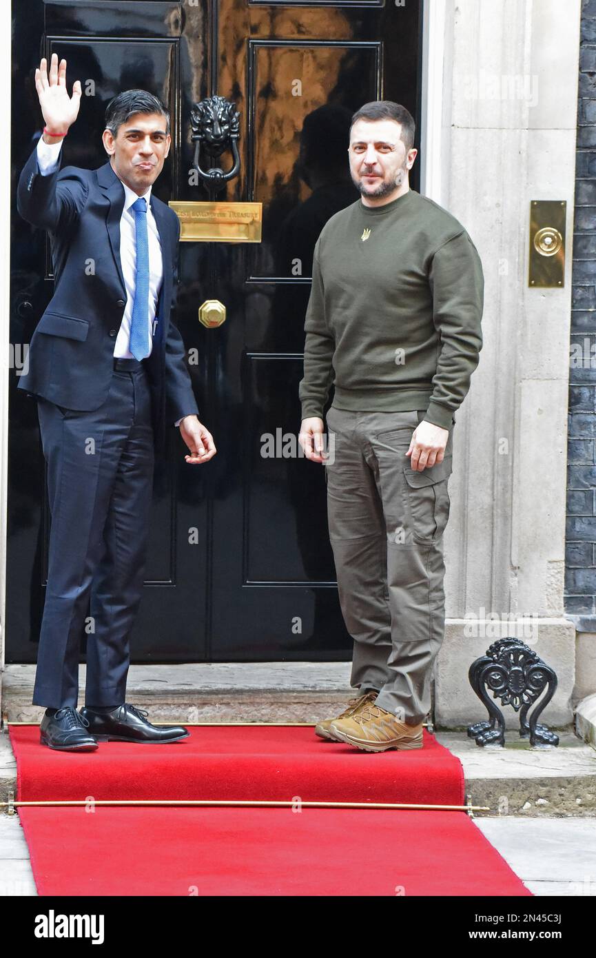London, Großbritannien. 8. Februar 2023. Der ukrainische Präsident Volodymyr Zelensky besucht das Vereinigte Königreich überraschend, zum ersten Mal seit der Invasion seines Landes durch Russland im Jahr 2022, um ein Treffen mit dem Premierminister des Vereinigten Königreichs Rishi Sunak in der Downing Street abzuhalten. Kredit: MARTIN DALTON/Alamy Live News Stockfoto