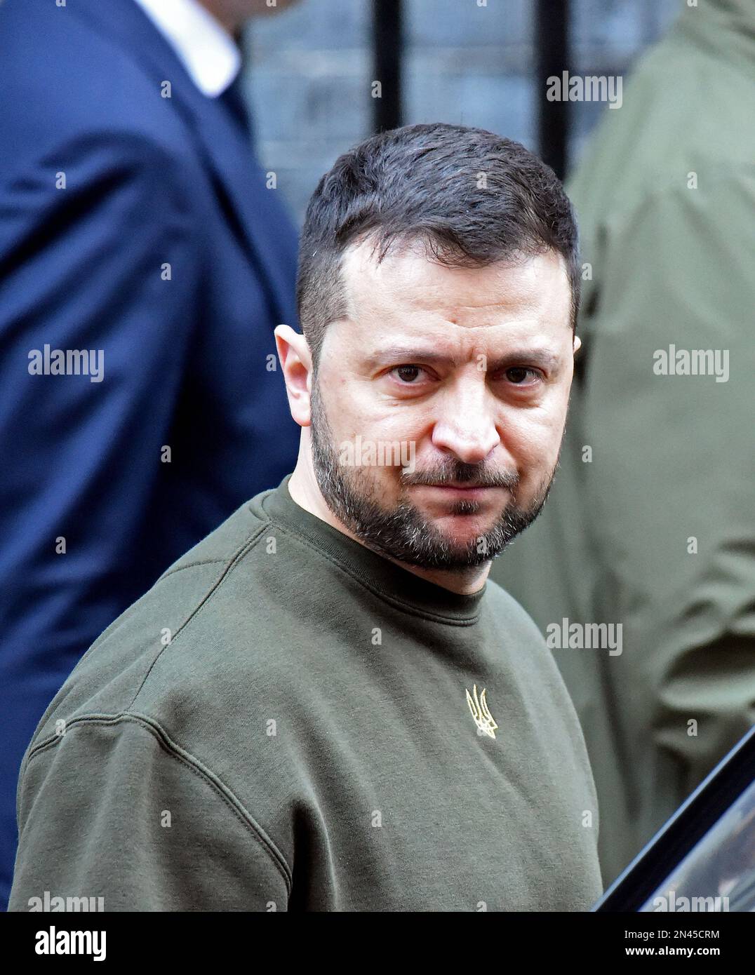 London, Großbritannien. 8. Februar 2023. Der ukrainische Präsident Volodymyr Zelensky besucht das Vereinigte Königreich überraschend, zum ersten Mal seit der Invasion seines Landes durch Russland im Jahr 2022, um ein Treffen mit dem Premierminister des Vereinigten Königreichs Rishi Sunak in der Downing Street abzuhalten. Kredit: MARTIN DALTON/Alamy Live News Stockfoto