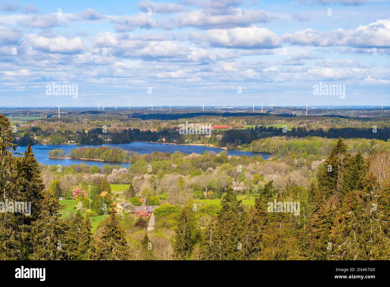 Landschaftsblick über eine idyllische Landschaft Stockfoto