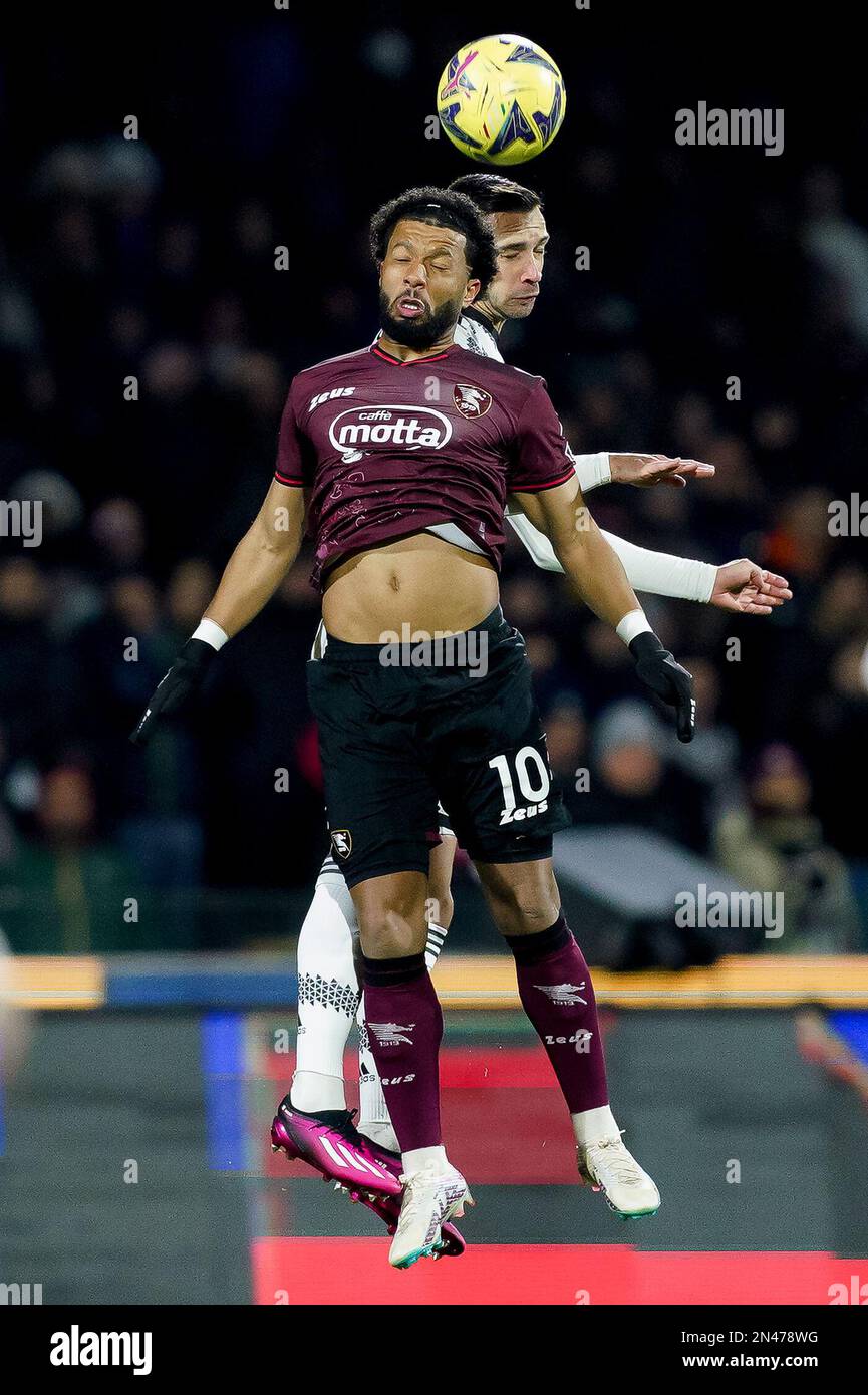 Salerno, Italien. 07. Februar 2023. Mattia De Sciglio vom FC Juventus und Tonny Vilhena von US Salernitana springen beim Spiel der Serie A zwischen US Salernitana 1919 und Juventus am 7. Februar 2023 im Stadio Arechi, Salerno, Italien. Kredit: Giuseppe Maffia/Alamy Live News Stockfoto