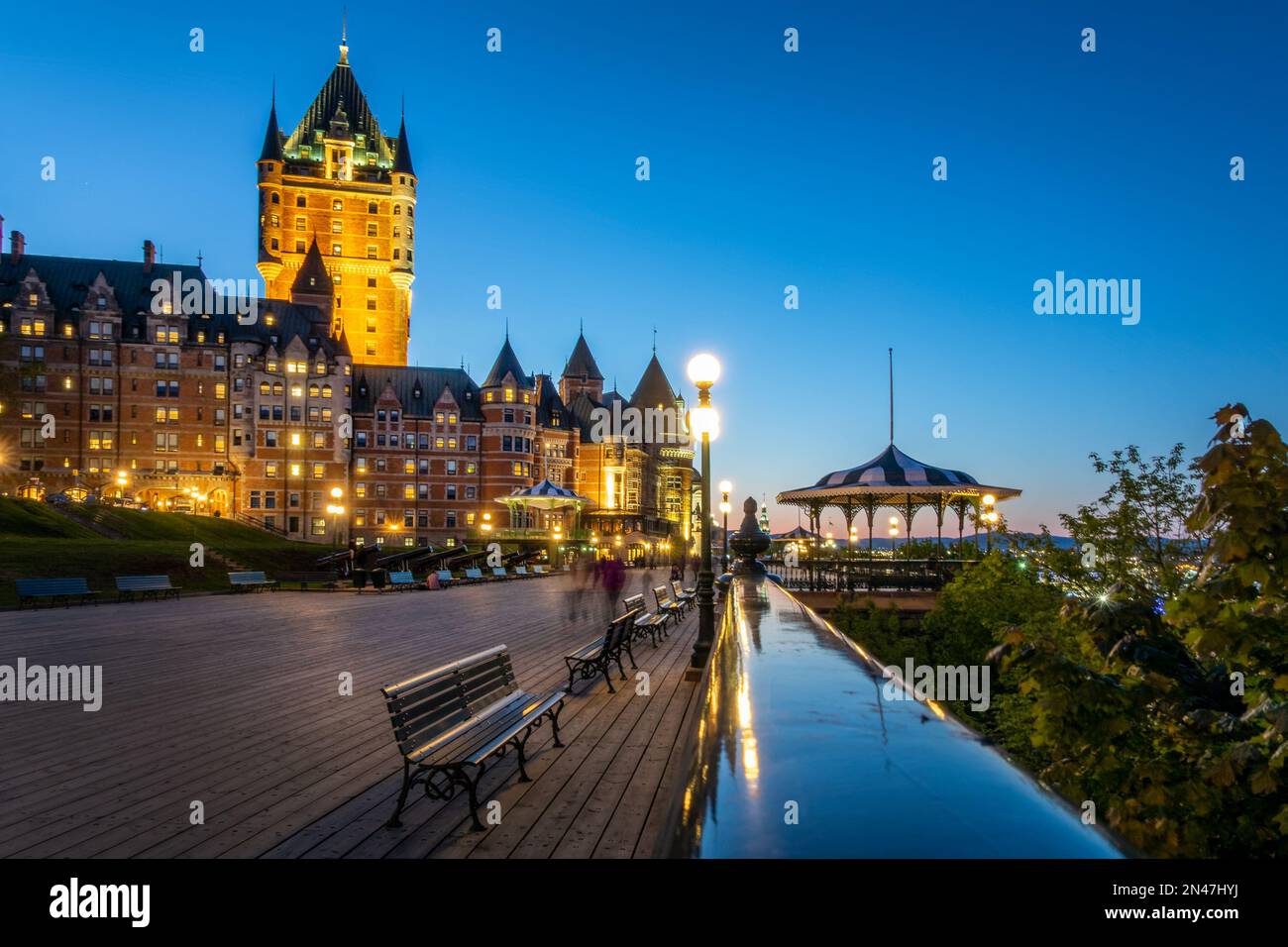 Chateau Frontenac und Dufferin Terrasse bei Nacht in der Oberstadt in der Altstadt von Quebec, Kanada Stockfoto Chateau Frontenac und Dufferin Terrasse bei Nacht in der Oberstadt in der Altstadt von Quebec, Kanada Stockfoto