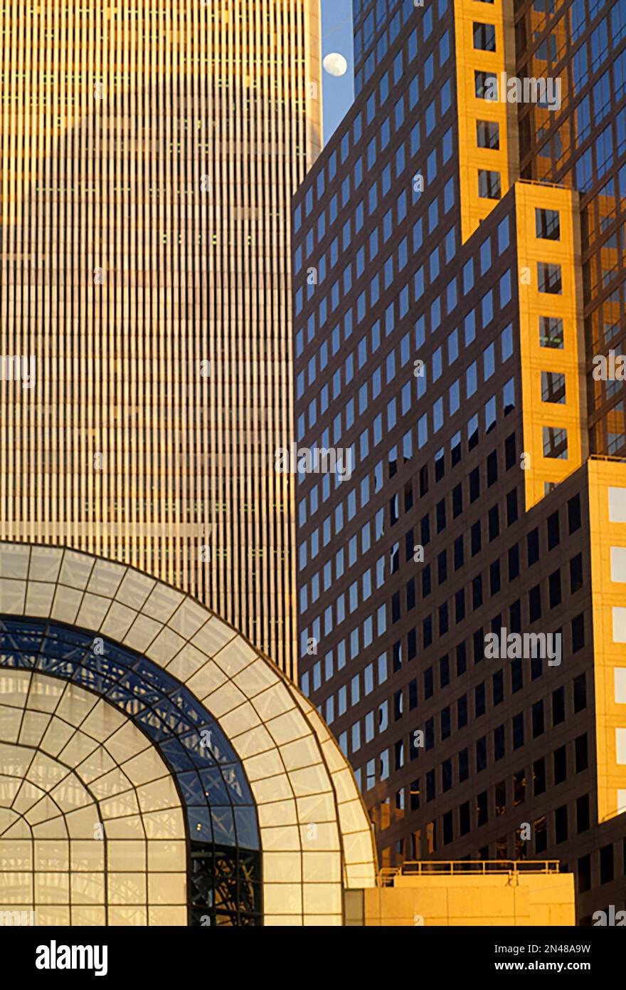World Trade Center vor dem 11. September. Twin Towers Closeup Original World Trade Center Gebäude bei Sonnenuntergang in Lower Manhattan New York City USA. Stockfoto