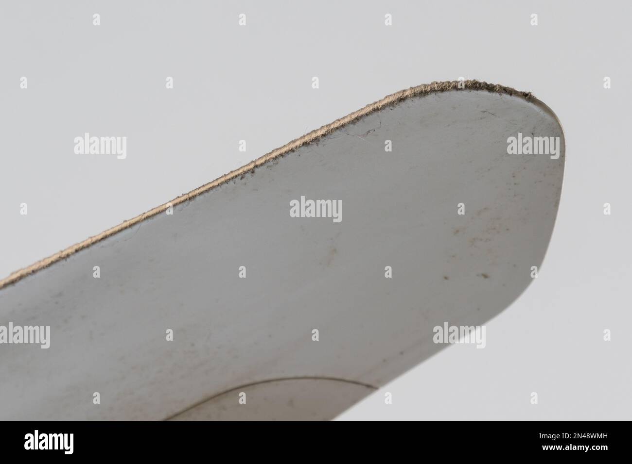 Nahaufnahme des staubigen Deckenventilators. Stockfoto