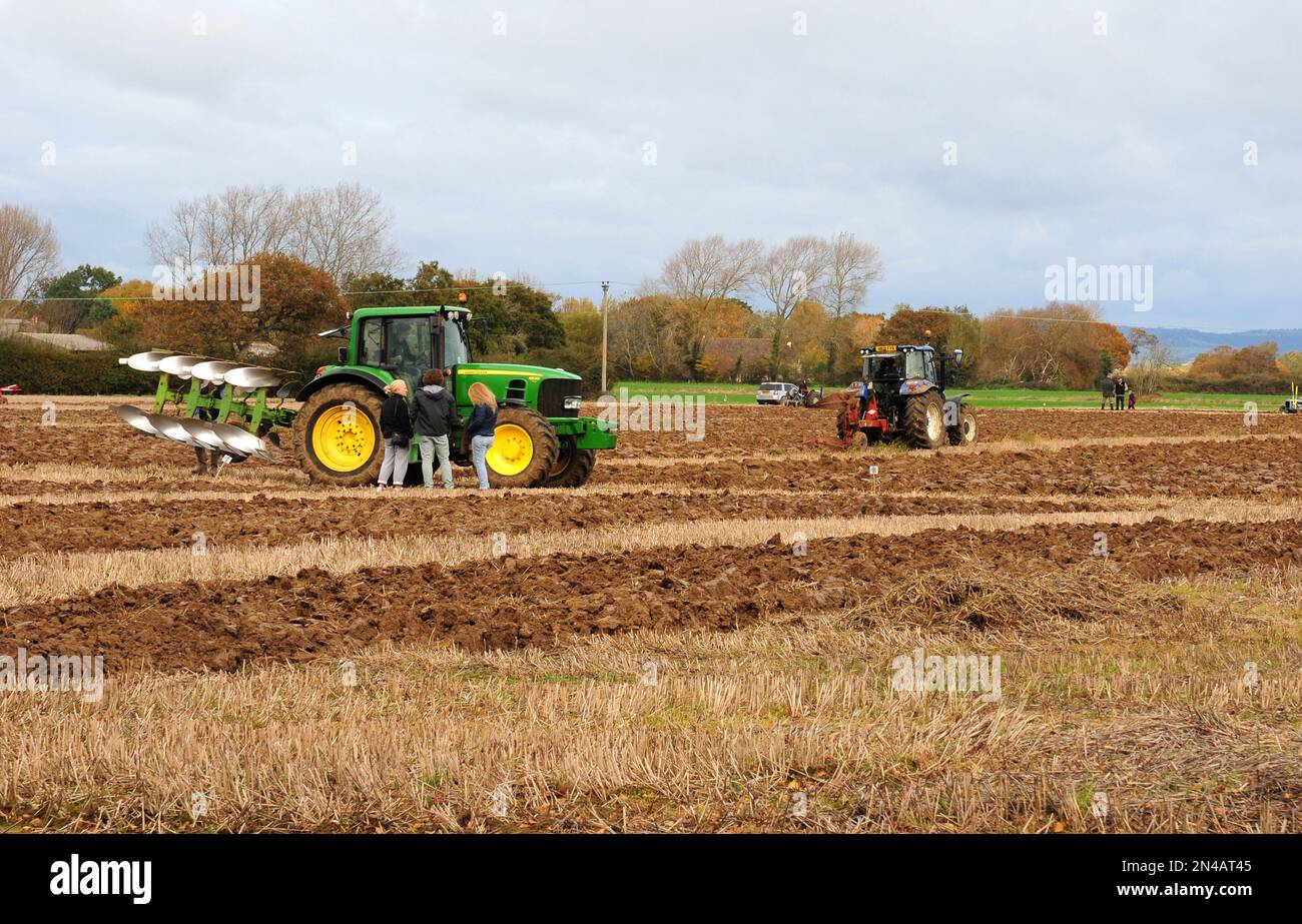 Pflügen auf der Chichester Plain Stockfoto