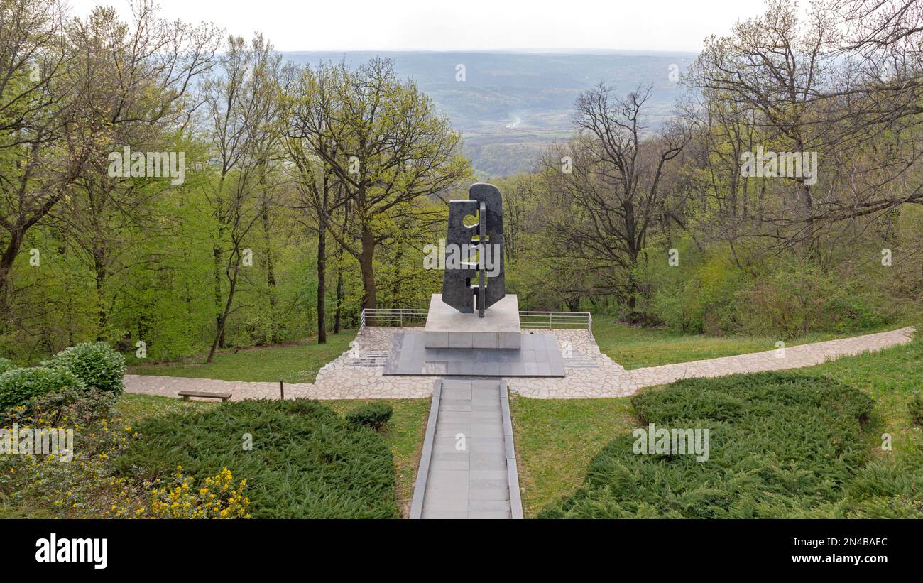 Belgrad, Serbien - 13. April 2020: Denkmal für sowjetische Kriegsveteranen am Avala-Berg. Stockfoto