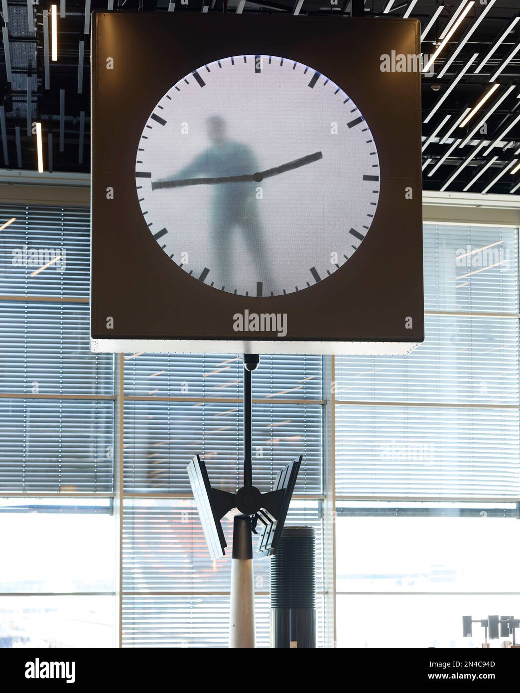 Uhrenanzeige im Flughafen Schiphol, Amsterdam Stockfoto