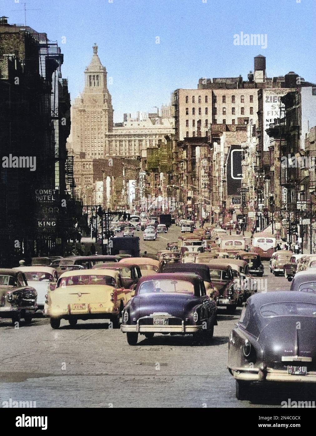 Verkehr in Richtung Norden auf Bowery, New York City, New York, USA, Angelo Rizzuto, Anthony Angel Collection, Mai 1956 Stockfoto