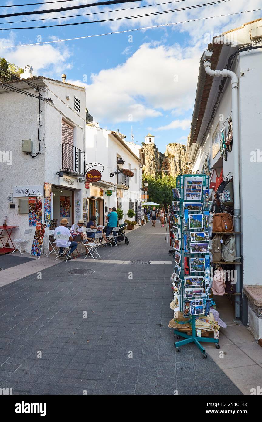 Touristenstraße in Castell de Guadalest, einer der schönsten Städte Spaniens (Marina Baixa, Alicante, Valencian Community, Spanien) Stockfoto