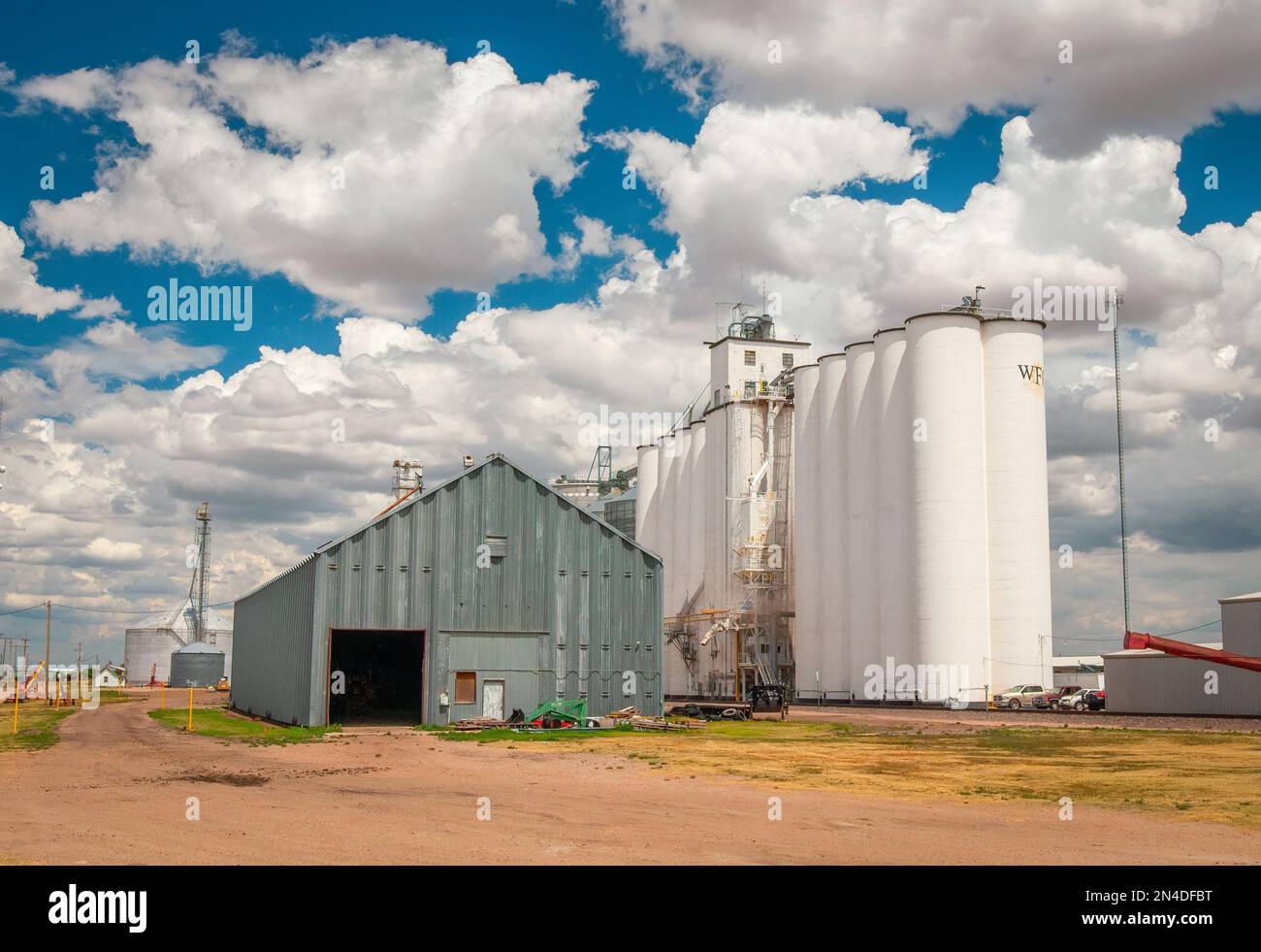 Die Getreideindustrie ist im ländlichen Iowa lebendig und gesund. Stockfoto