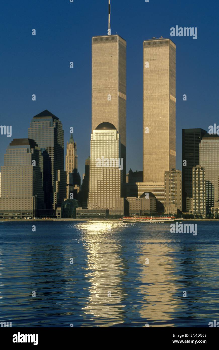 1989 historische Twin Towers (© MINORU YAMASAKI 1973) DOWNTOWN SKYLINE HUDSON RIVER MANHATTAN NEW YORK CITY USA Stockfoto