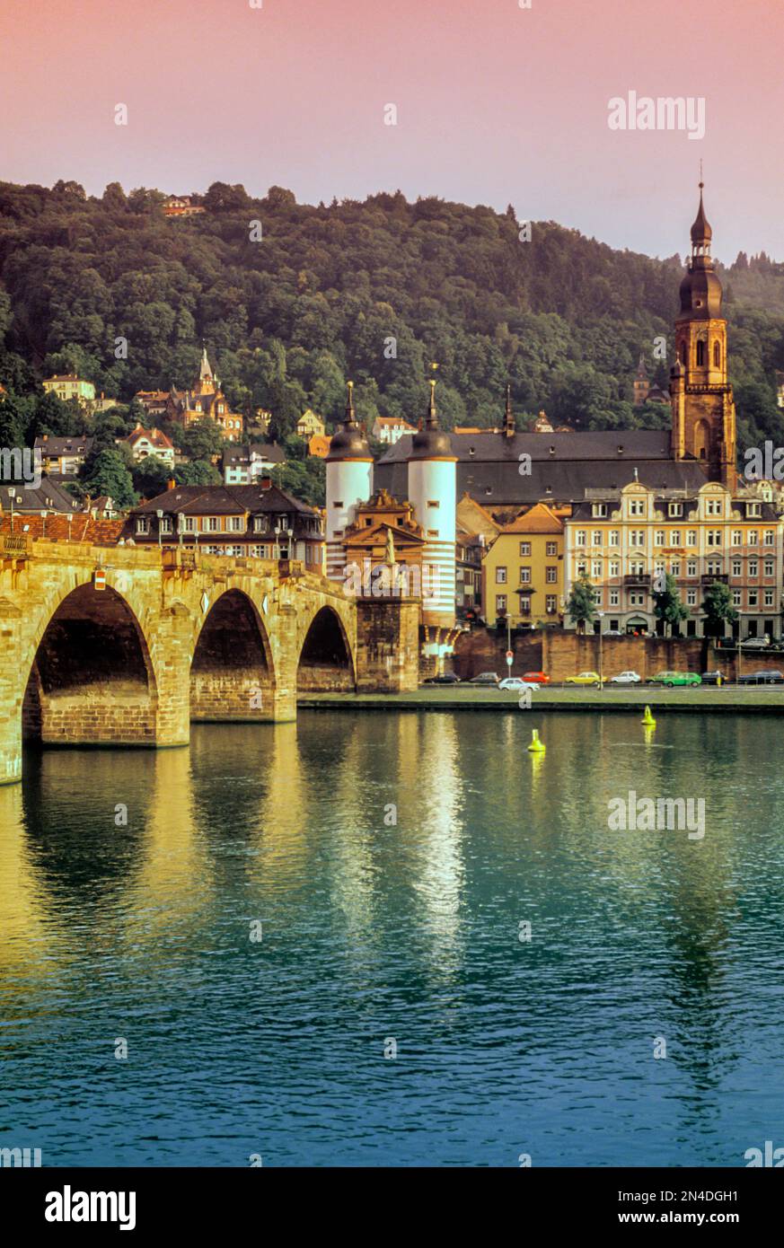 1989. HISTORISCHE KARL-THEODOR-BRÜCKE HEIDELBERG NECKAR DEUTSCHLAND Stockfoto