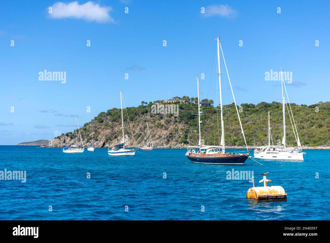 Yachten im Hafen, in Spanischer Stadt, Virgin Gorda, den Britischen Jungferninseln (BVI), den Kleineren Antillen, der Karibik Stockfoto