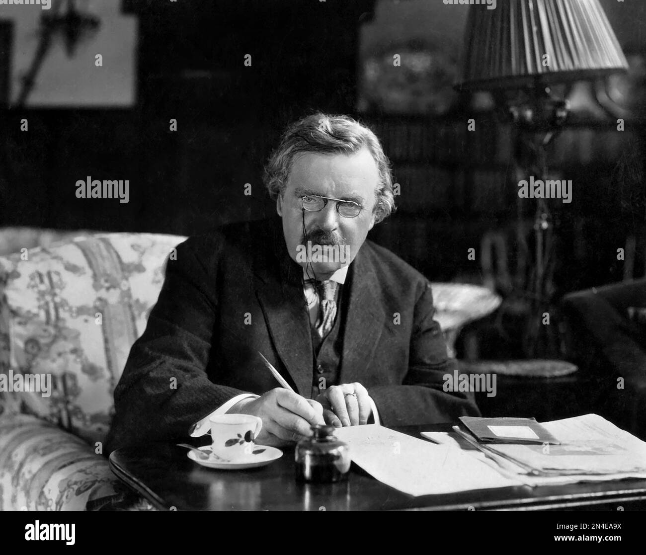 G K Chesterton. Portrait des englischen Schriftstellers und Philosophen Gilbert Keith Chesterton (1874-1936), c. 1920 Stockfoto