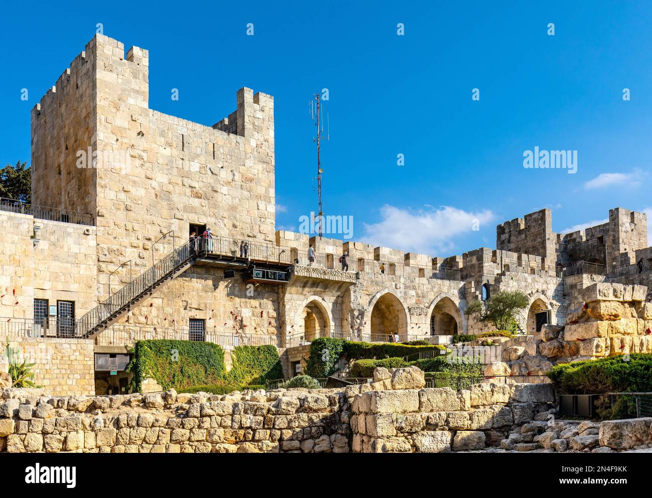 Jerusalem, Israel - 12. Oktober 2017: Innenhof, Mauern und archäologische Ausgrabungsstätte des Turms der Zitadelle von David in Jerusalem Alt C. Stockfoto