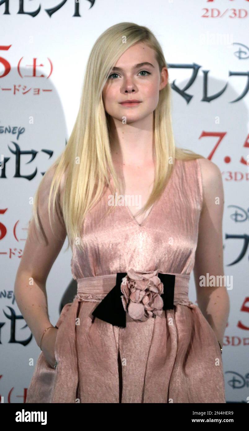 U.S. actress Elle Fanning poses for photographers at the photo call of "Maleficent" in Tokyo, Tuesday, June 24, 2014. (AP Photo/Eugene Hoshiko) Stockfoto