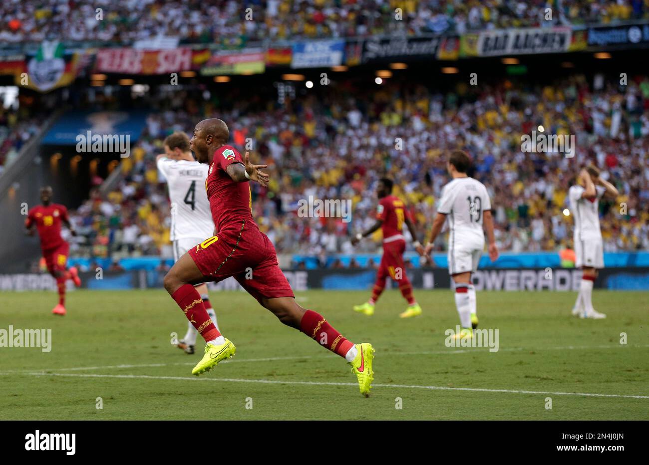 Ghana's Andre Ayew celebrates after scoring his sides' first goal during the group G World Cup soccer match between Germany and Ghana at the Arena Castelao in Fortaleza, Brazil, Saturday, June 21, 2014. (AP Photo/Marcio Jose Sanchez) Stockfoto