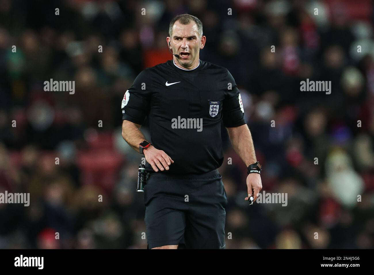 Schiedsrichter Tim Robinson beim Emirates FA Cup, viertes Spiel Sunderland gegen Fulham im Stadium of Light, Sunderland, Großbritannien, 8. Februar 2023 (Foto: Mark Cosgrove/News Images) Stockfoto