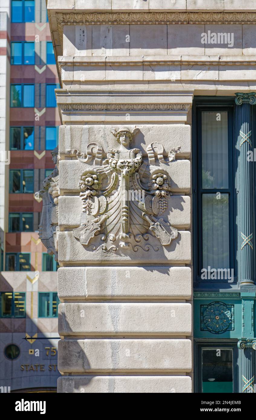 Boston Custom House District: Das Board of Trade Building ist reich dekoriert mit maritimen Symbolen. Es liegt gegenüber der India Street vom Custom House. Stockfoto