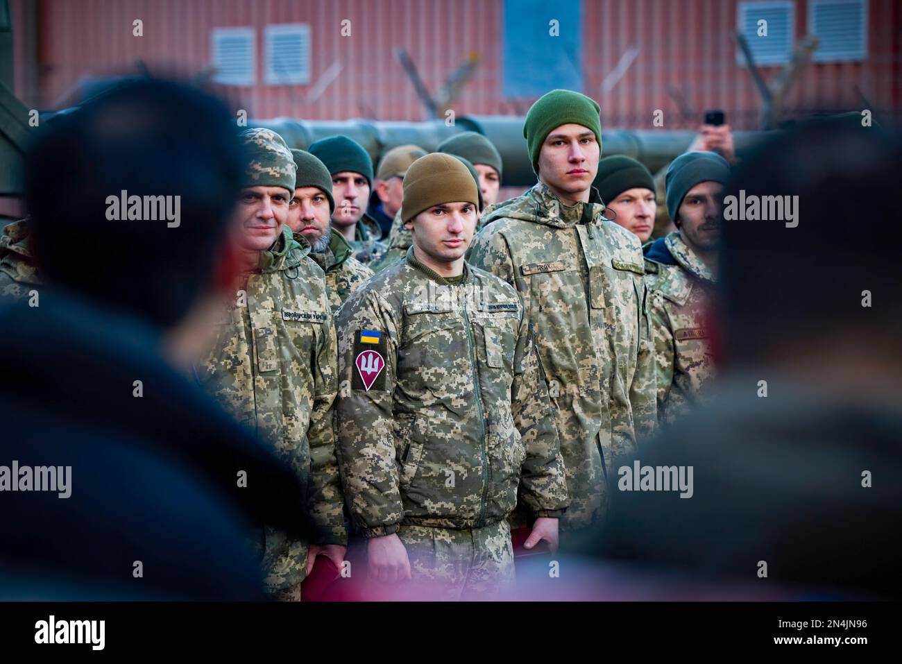 Während eines Besuchs im Vereinigten Königreich besuchten der ukrainische Präsident Volodymyr Zelensky und der Premierminister des Vereinigten Königreichs Rishi Sunak den Militärstützpunkt Bovington Camp, wo ukrainische Soldaten ausgebildet werden. Stockfoto