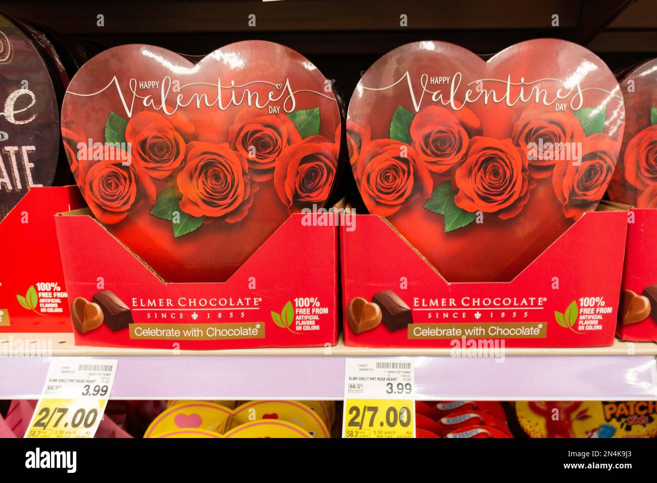 Ausstellung der Elmer-Marke zum Valentinstag mit Pralinen zum Valentinstag. USA. Stockfoto