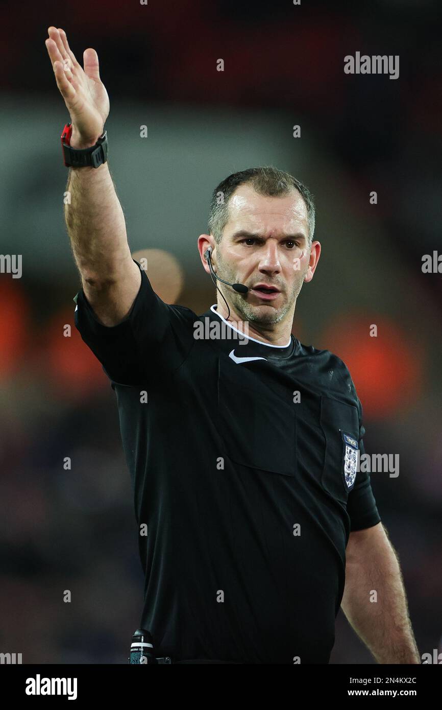 Schiedsrichter Tim Robinson während der vierten Runde des Emirates FA Cup-Spiels Sunderland gegen Fulham im Stadium of Light, Sunderland, Vereinigtes Königreich, 8. Februar 2023 (Foto von Mark Cosgrove/News Images) in, 2.8.2023. (Foto: Mark Cosgrove/News Images/Sipa USA) Guthaben: SIPA USA/Alamy Live News Stockfoto