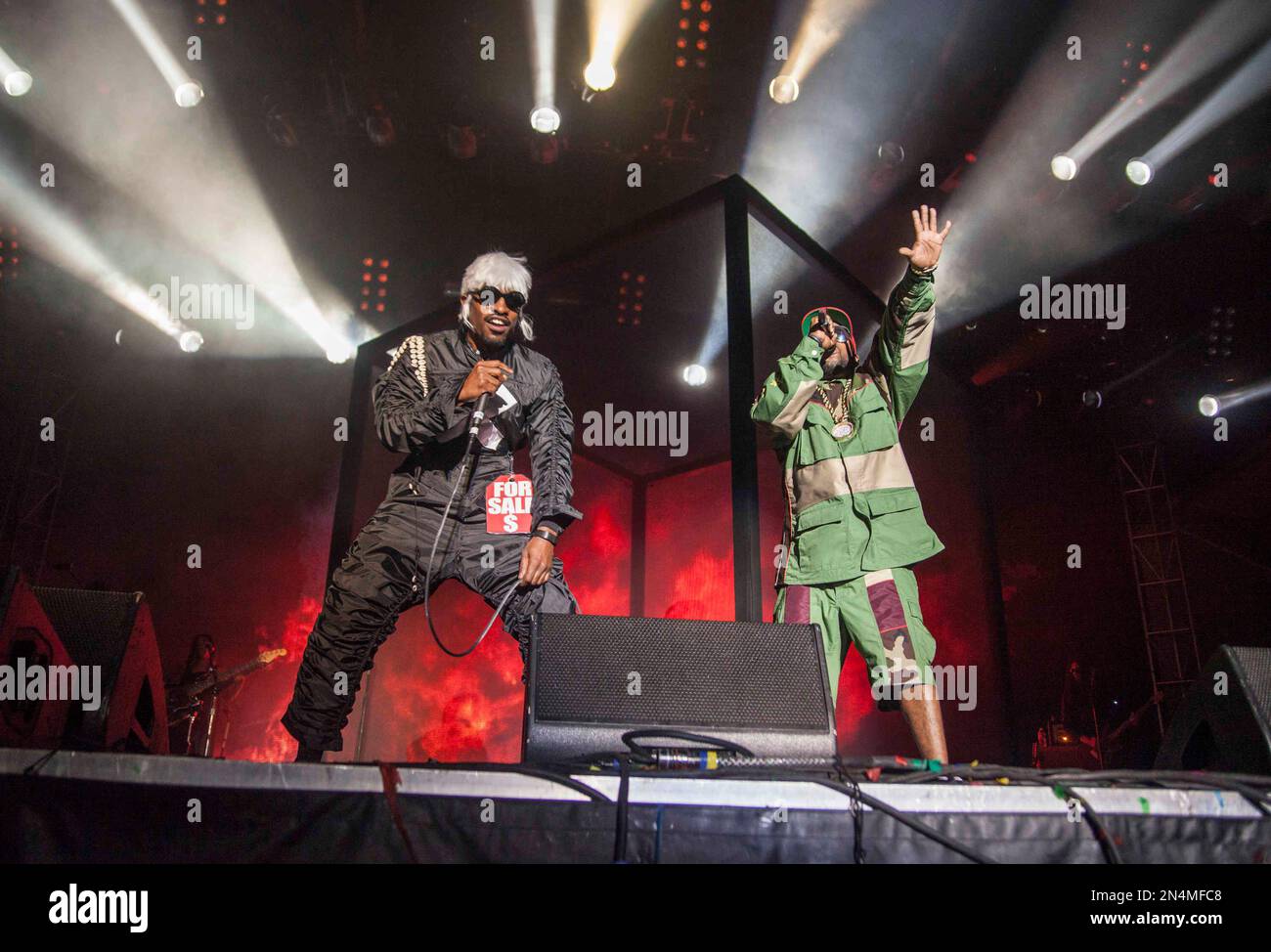 André 3000 and Big Boi with Outkast performing as part of the CounterPoint Music Festival on Sunday, Apr. 27, 2014, in Kingston Downs, GA. (Photo by Robb D. Cohen/Invision/AP) Stockfoto