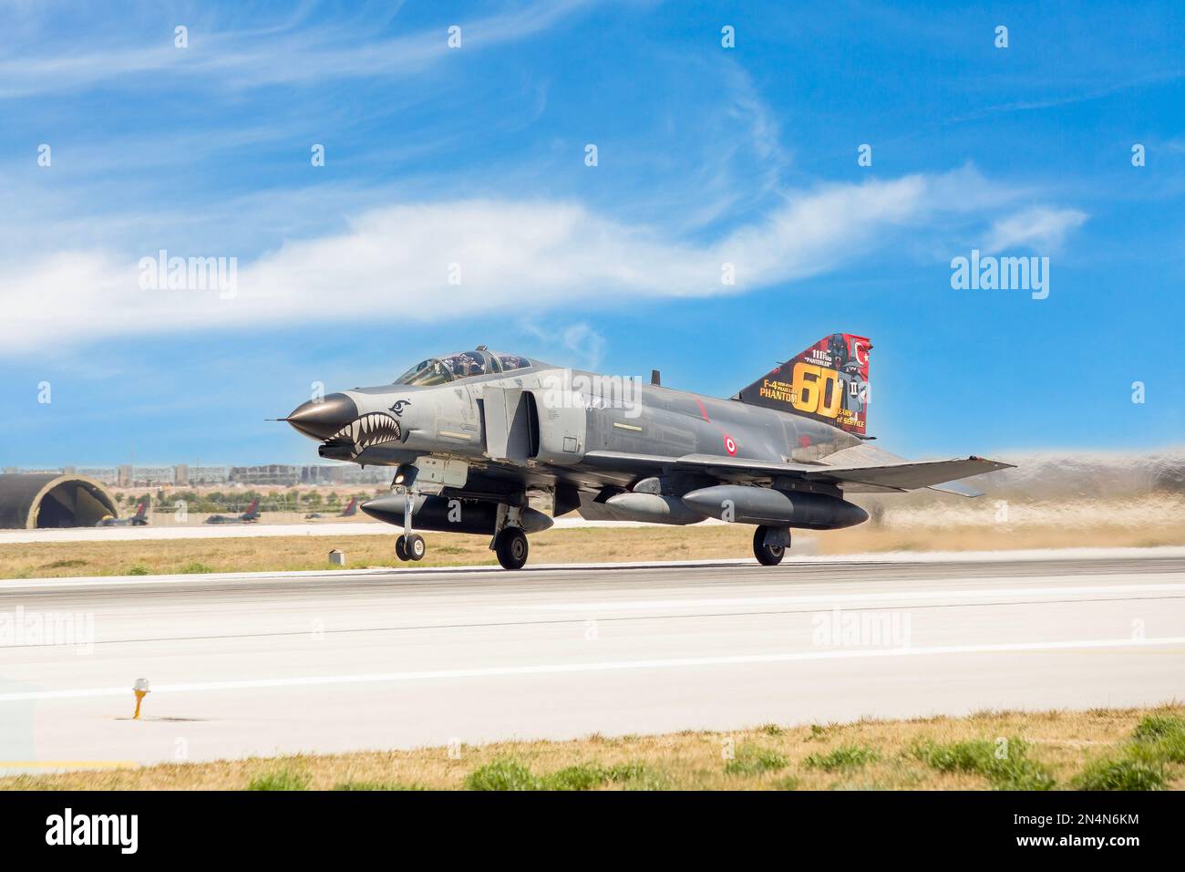 Konya, Türkei - 07 01 2021: Türkische Luftwaffe McDonnel Douglas F-4 E Phantom II Kampfflugzeug in Startposition während Anatolian Eagle Air Force Exer Stockfoto