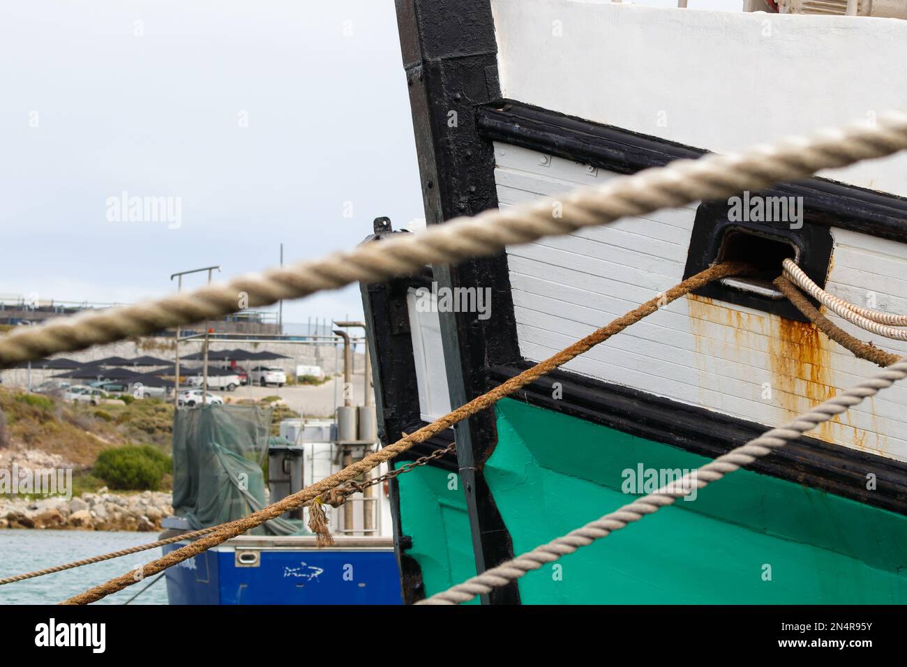 Fischereifahrzeuge Mit Im Hafen Angebundenen Anlegestellen Stockfoto