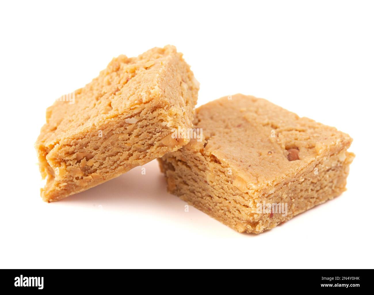 Ein Stück Erdnussbutter-Fudge isoliert auf weißem Hintergrund Stockfoto