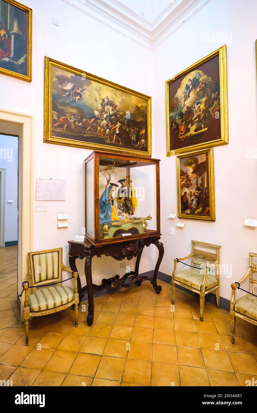 Oben von der Kapelle, die das berühmte Caravaggio Gemälde beherbergt, eine vielseitige Sammlung alter Meisterwerke. Im Pio Monte della Misericordia Stockfoto