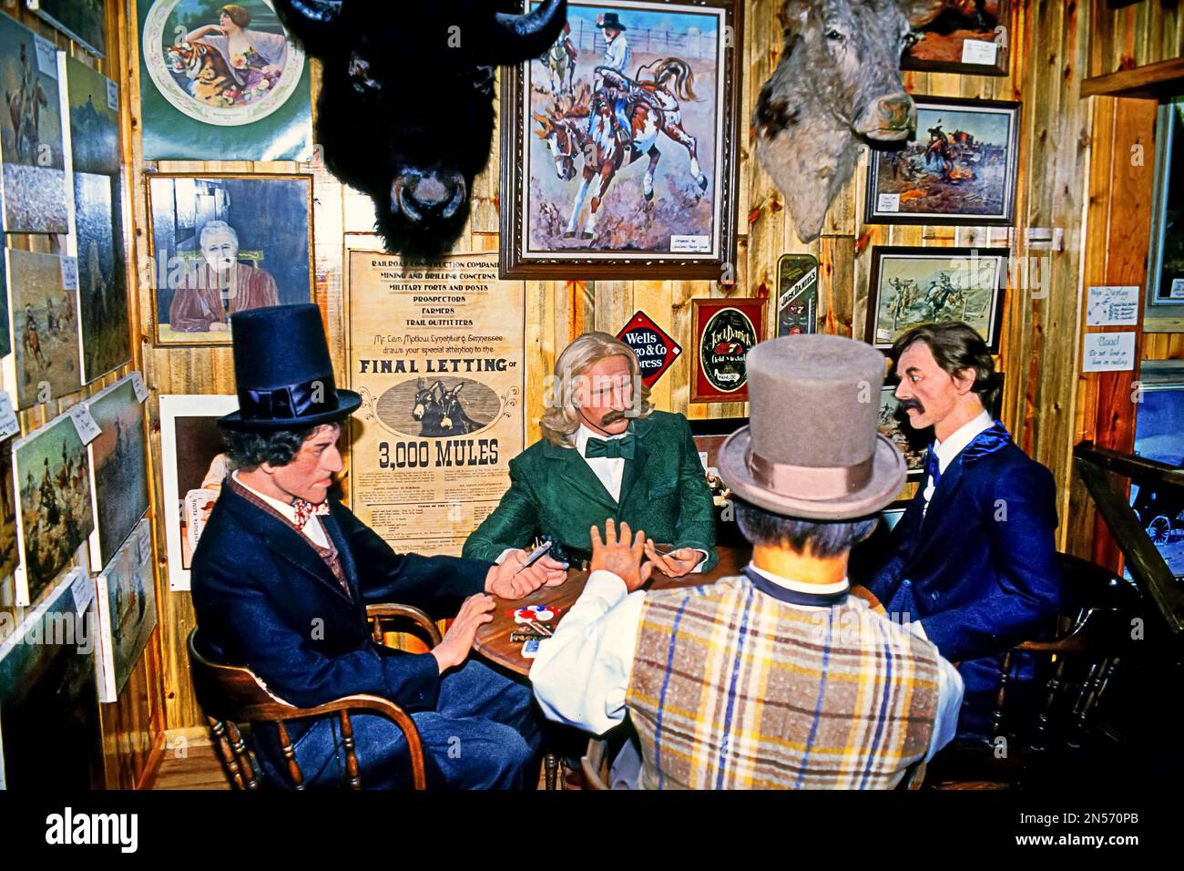 Pokerrunde mit Western-Figuren in einem Saloon in Wild-West-Atmosphäre in Jackson, Wyoming, USA Stockfoto