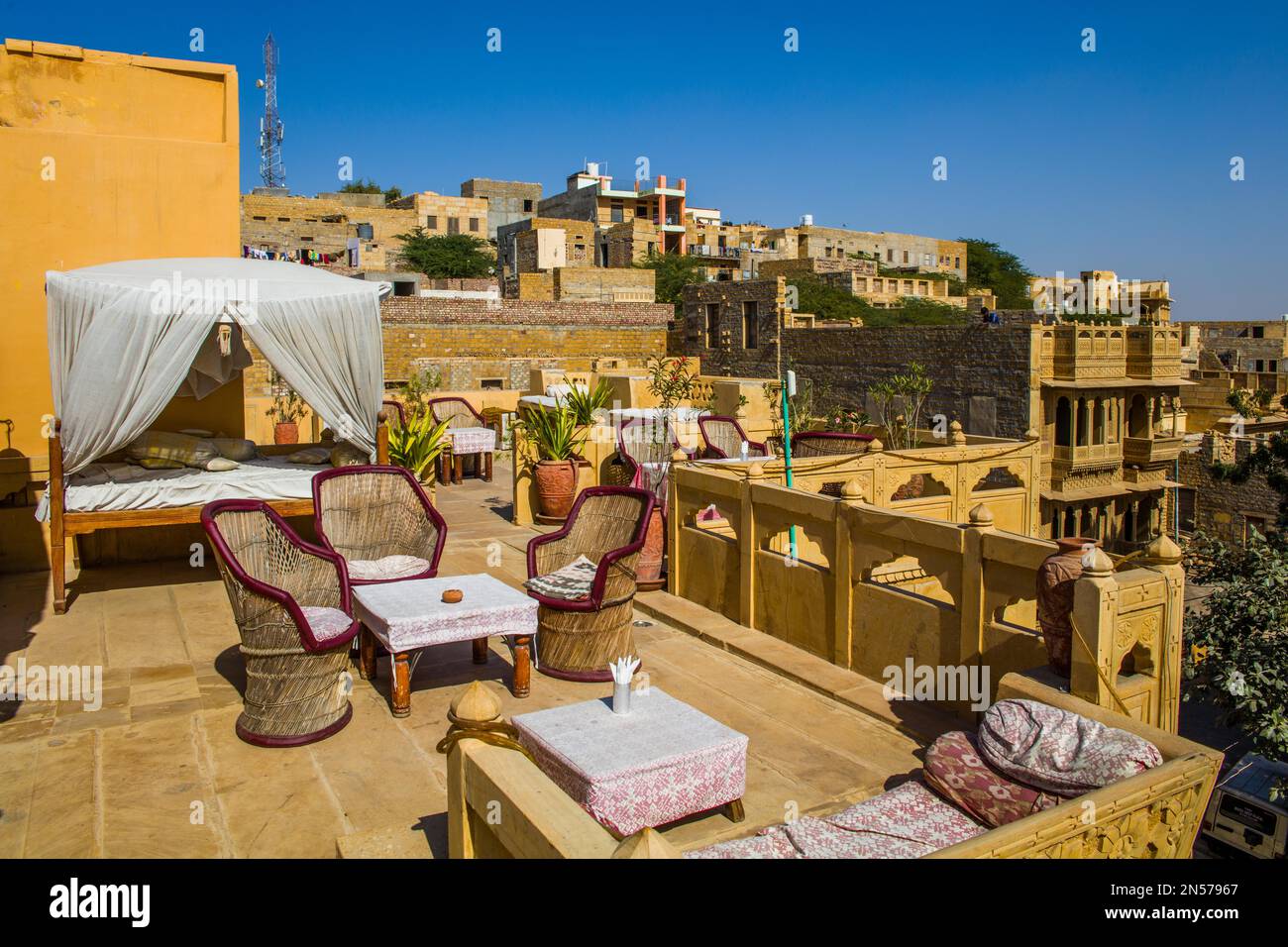Dachterrasse, Jaisalmer, eine exotische Stadt in der Thar Wüste, Jaisalmer, Rajasthan, Indien Stockfoto