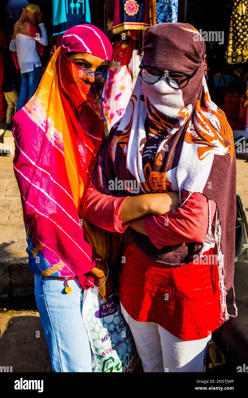 Junge Frau in Westernkleidung, Rajasthan, Indien Stockfoto