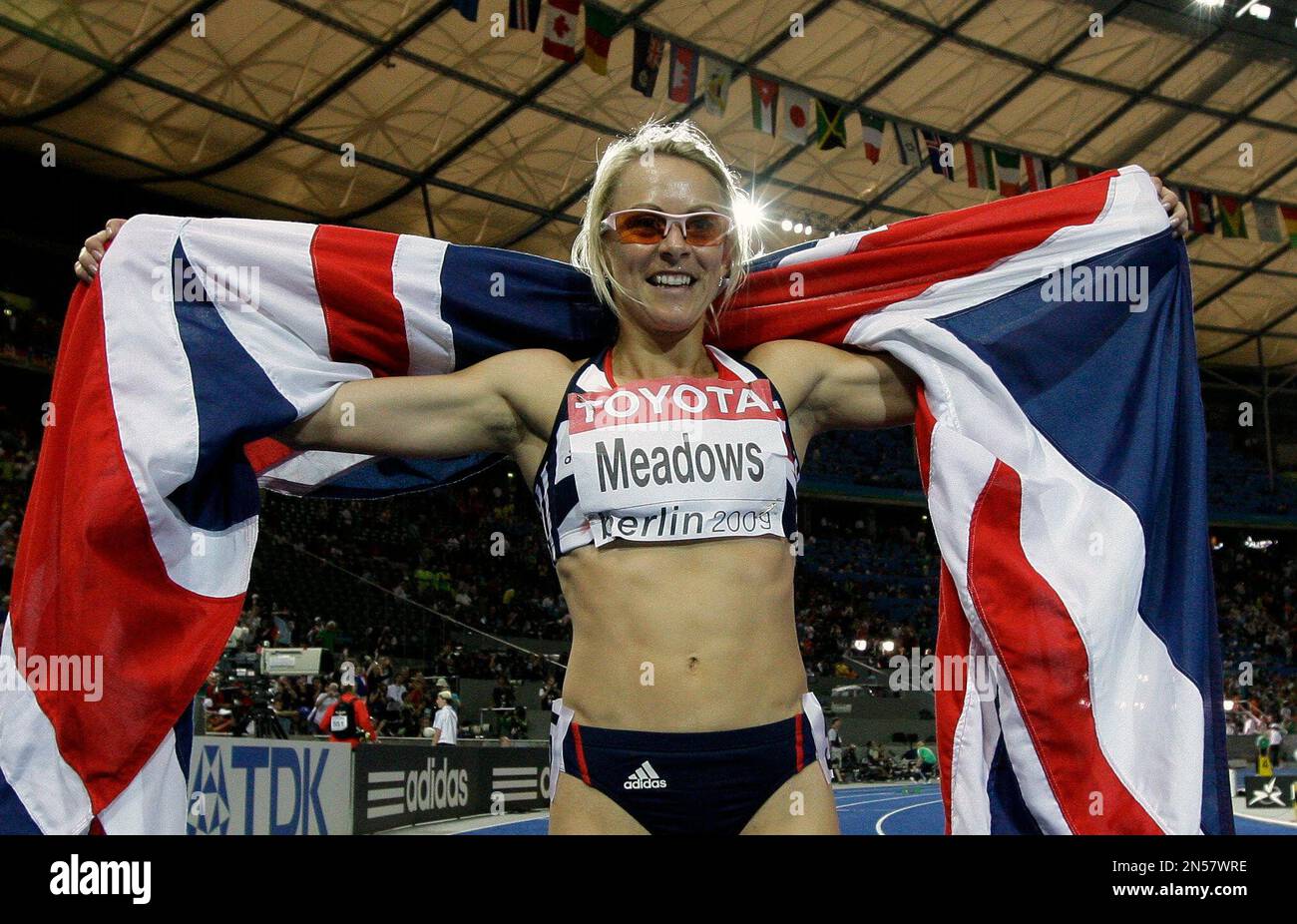 FILE - This is a Wednesday, Aug. 19, 2009 file photo of Britain's Jenny Meadows as she celebrates after winning the bronze medal in the final of the Women's 800m during the World Athletics Championships in Berlin. British runner Jenny Meadows is using a revolutionary DNA test designed to prevent injury and improve her performance ahead of the Commonwealth Games _ and a trio of leading European football teams are about to follow her lead. The test is a brainchild of London-based company DNAFit, which obtains genetic profiles _ using a simple mouth swab _ to identify genes that make athletes pro Stockfoto