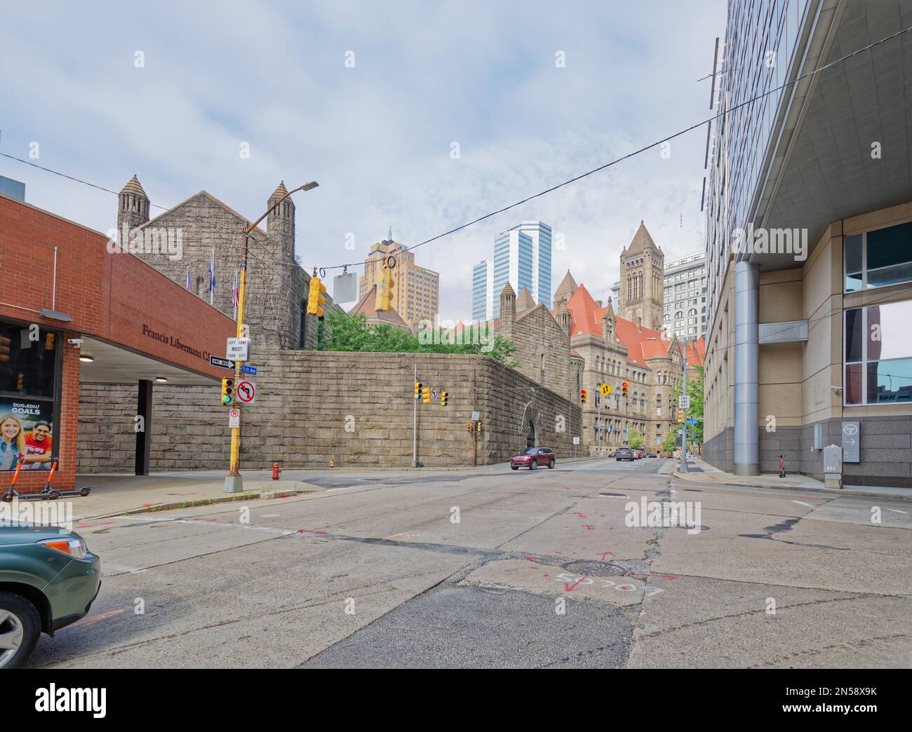 Das Allegheny County Courthouse and Jail an der Grant Street in Pittsburgh zählt zu den wichtigsten architektonischen Wahrzeichen Pennsylvanias. Stockfoto