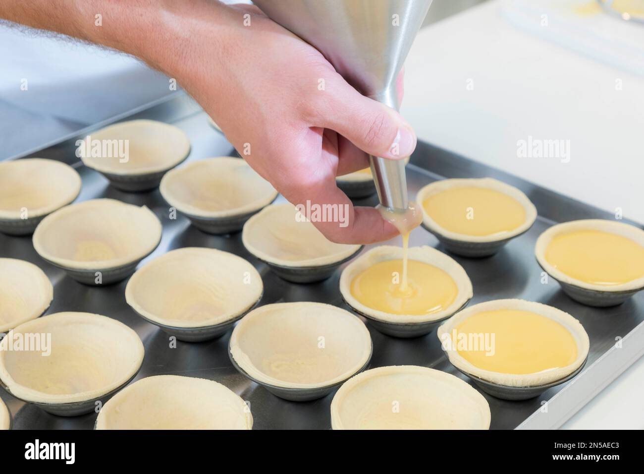 Portugiesische Puddingtörtchen pasteis de nata Stockfoto