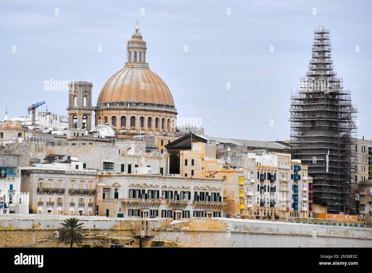 Alte Gebäude in der Gegend von Valletta - ein Ort für einen Besuch in Malta Stockfoto