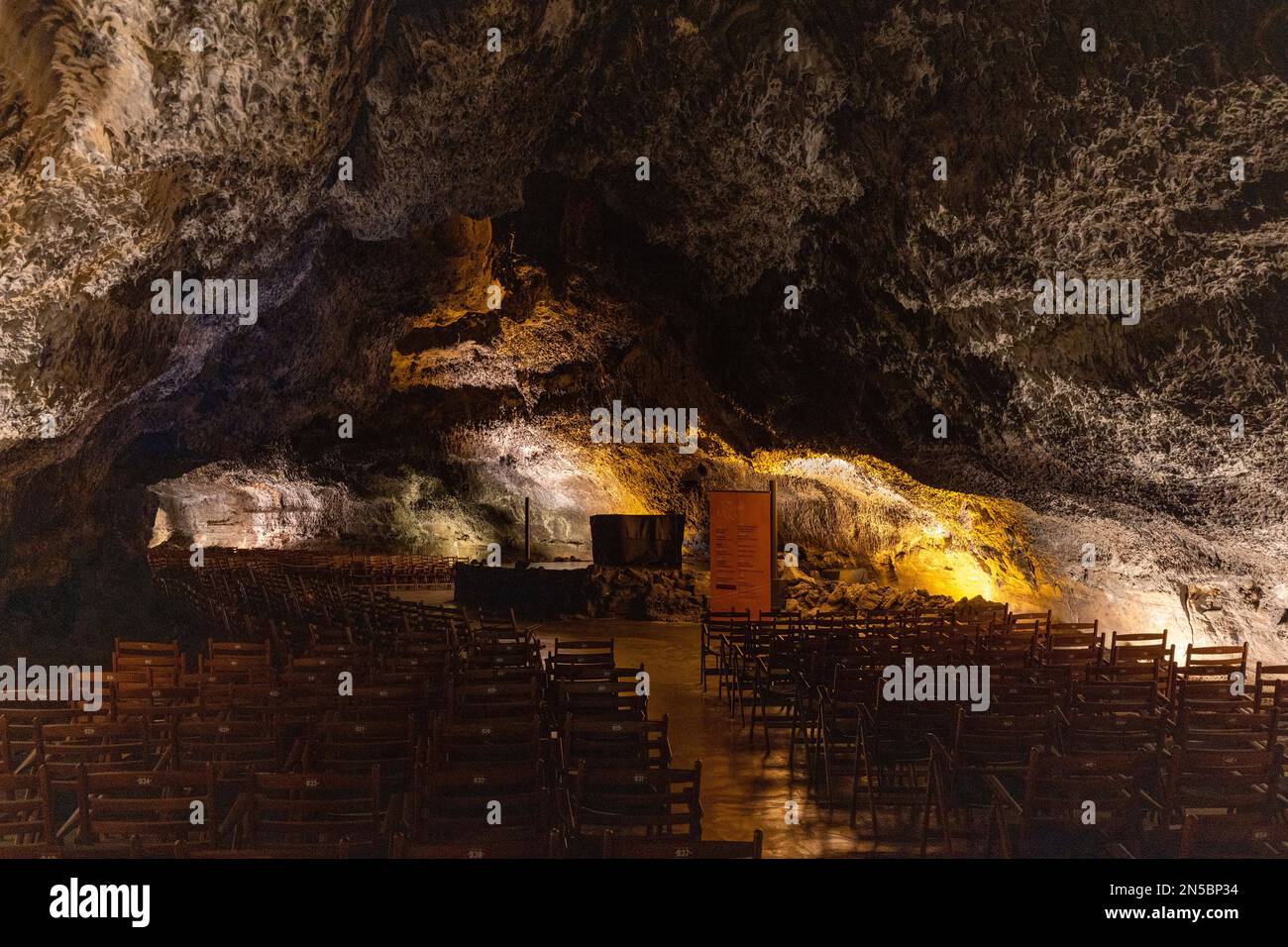 Konzertsaal in der Lavaröhre Vueva de los Verdes, Kanarische Inseln, Lanzarote, Arrieta Stockfoto