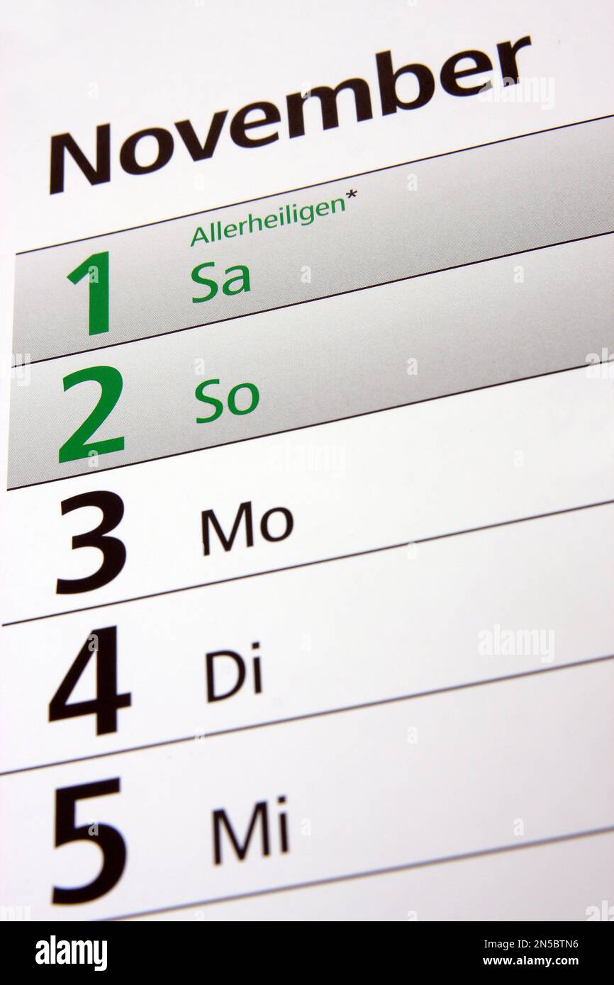 Jahreskalender 2025 auf Deutsch, All Hallows Stockfoto