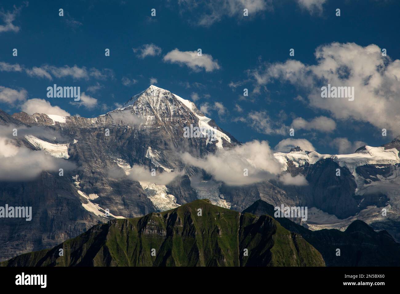 Der Moench in den Berner Alpen, in der Schweiz, in den Berner Alpen Stockfoto
