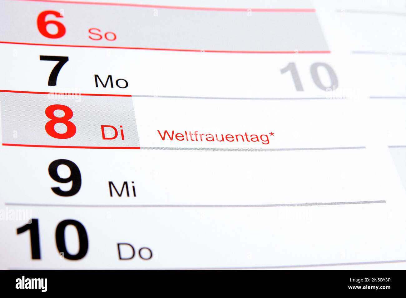 Jahreskalender 2022 auf Deutsch, Internationaler Frauentag Stockfoto