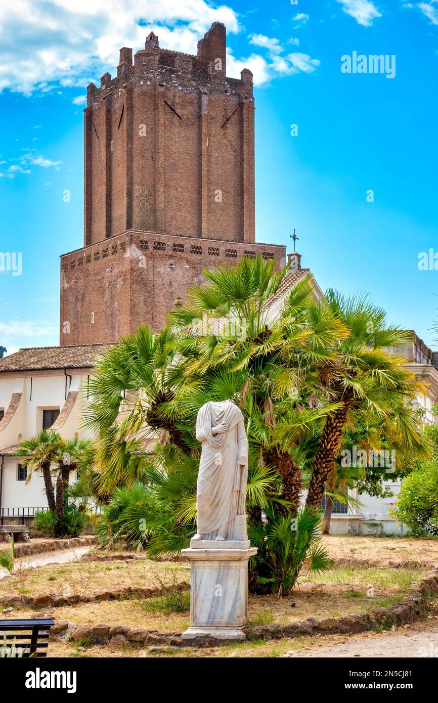 Blick auf den Torre delle Milizie von der Villa Aldobrandini, Rom, Italien Stockfoto