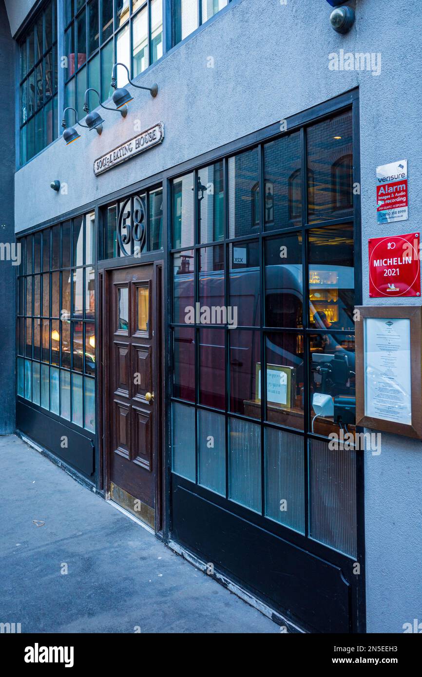 Social Eating House Soho London - 58 Poland Street, Soho, London. Das moderne Restaurant wurde 2013 vom mit einem Michelin-Stern ausgezeichneten Koch Jason Atherton eröffnet. Stockfoto