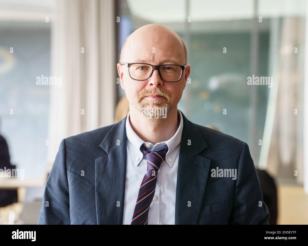 09. Februar 2023, Hessen, Frankfurt/Main: Sven Voss, Leiter des Instituts für Dopinganalyse in Kreischa, steht am 2. Tag des Prozesses gegen den HSV-Spieler Vuskovic in der Halle des Sportgerichts des Deutschen Fußballverbandes (DFB). Ein Dopingtest am Spieler vom 16. September ergab das Vorhandensein von exogenem Erythropoietin (EPO). Foto: Frank Rumpenhorst/dpa Stockfoto