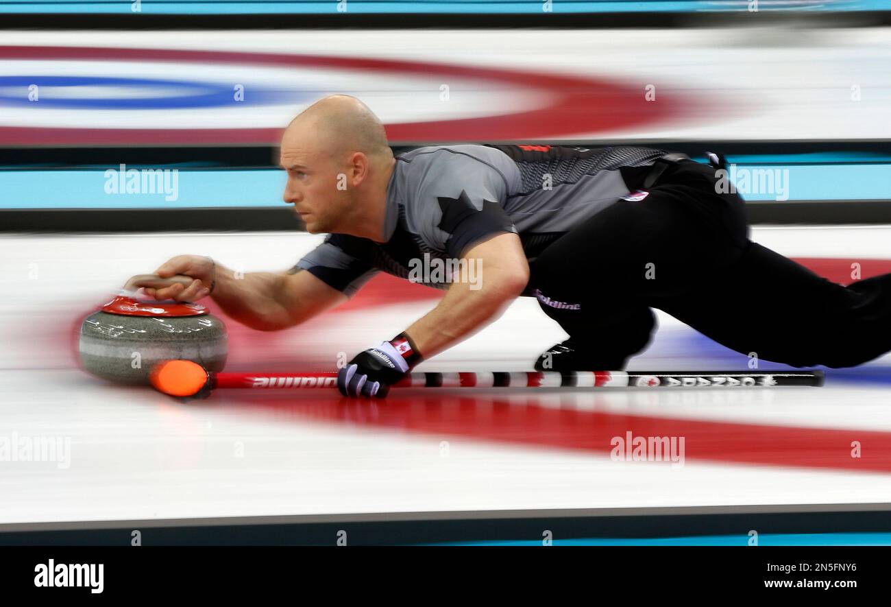 Canada's vice-skip Ryan Fry delivers the rock during the men's curling competition against Denmark at the 2014 Winter Olympics, Thursday, Feb. 13, 2014, in Sochi, Russia. (AP Photo/Robert F. Bukaty) Stockfoto