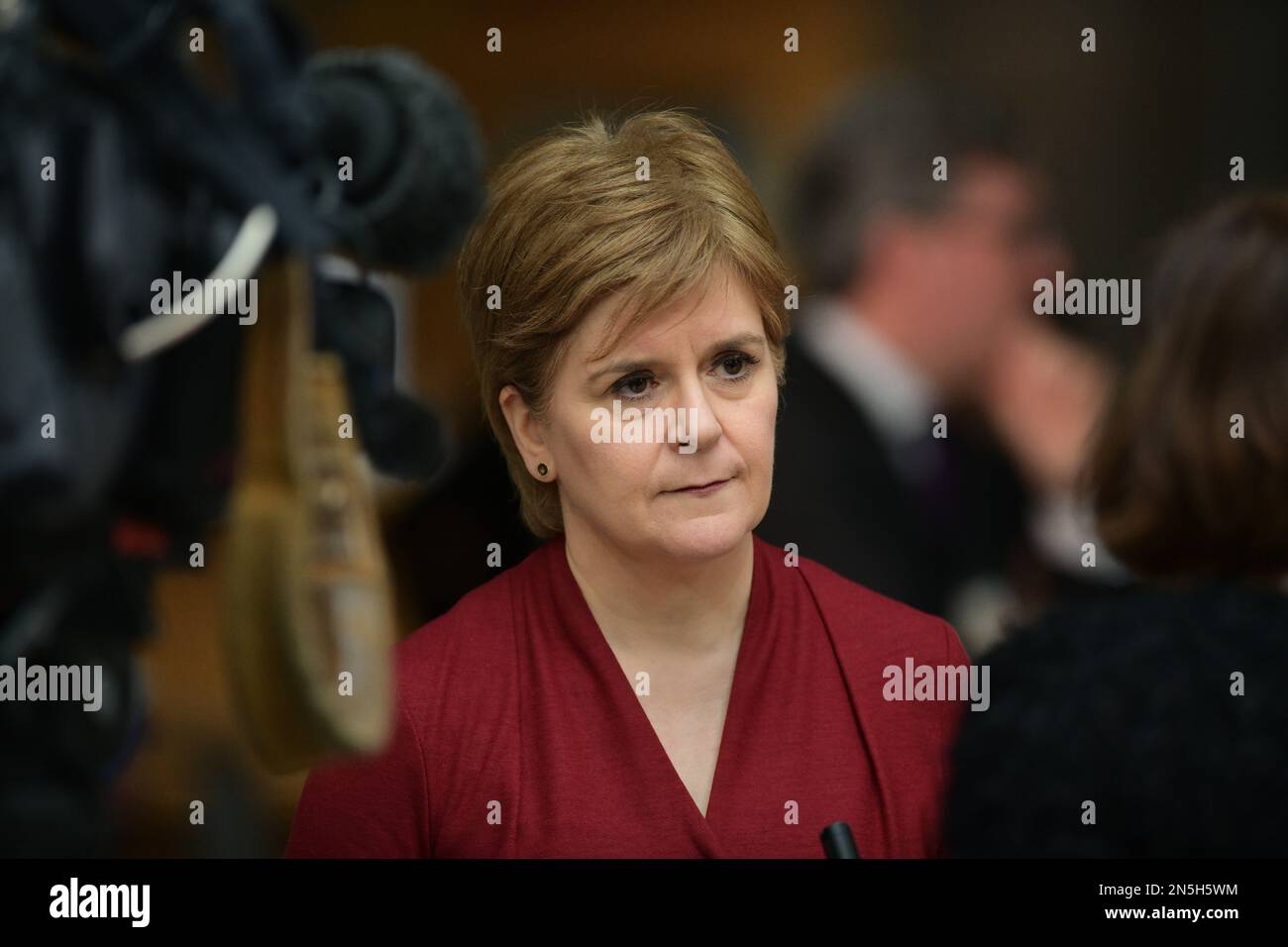 Edinburgh Scotland, Vereinigtes Königreich, 09. Februar 2023. Erster Minister von Schottland, Nicola Sturgeon, in der Gartenlobby des schottischen Parlaments. Live-Nachrichten von sst/alamy Stockfoto