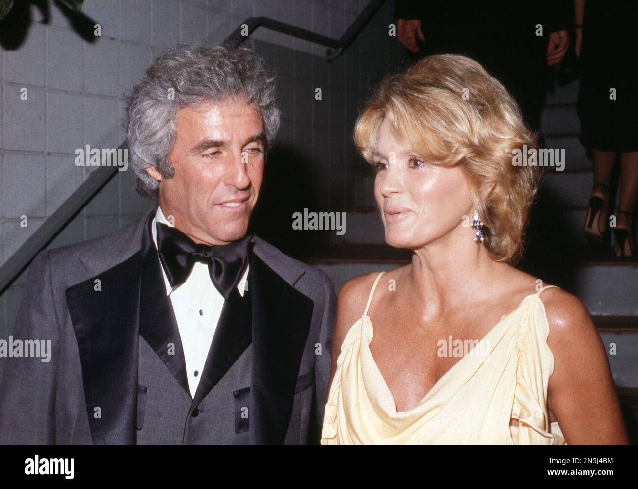 DOSSIER: 8. Februar 2023. Burt Bacharach ist verstorben. Angie Dickinson von Burt Bacharach um die 1980er Jahre Kredit: Ralph Dominguez/MediaPunch Kredit: MediaPunch Inc/Alamy Live News Stockfoto