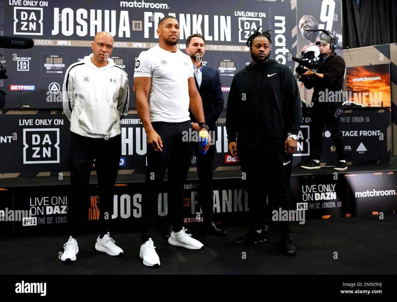 Derrick James, Anthony Joshua, Promoter Eddie Hearn und Jermaine Franklin während einer Pressekonferenz im Hilton London Syon Park. Der Schwergewichtskonflikt zwischen Joshua und Franklin findet am Samstag, den 1. April, am O2. Statt. Foto: Donnerstag, 9. Februar 2023. Stockfoto