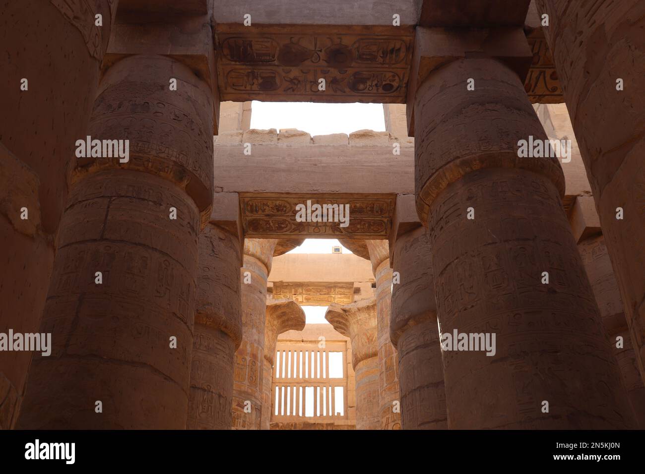 Die große Halle im Hypostil am Karnak-Tempel in Luxor, Ägypten Stockfoto